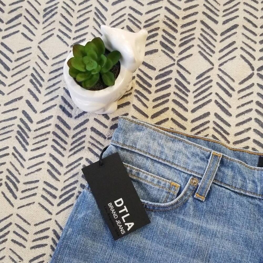 DTLA Women's Cutoff Denim Shorts Size 29 | Jeans Spring Summer Beach NWT -- - Picture 2 of 5